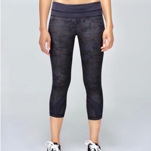 lululemon Run Inspire Crop - Black Camo